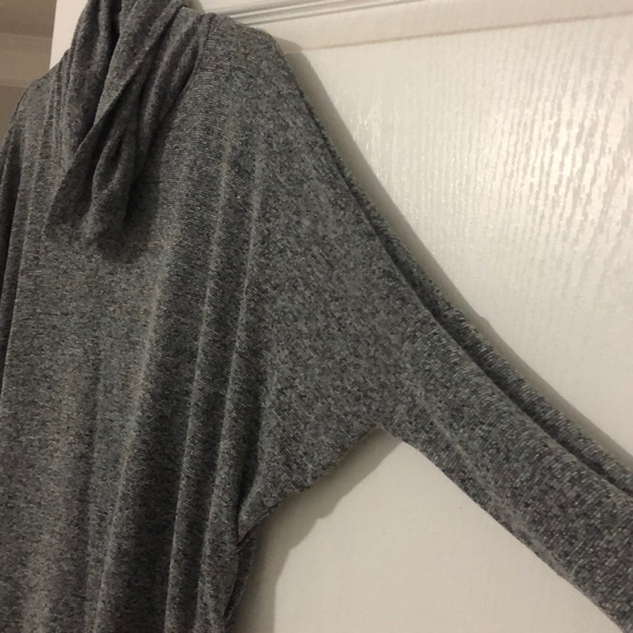 Gray oversized Victoria + Sophia sweater - Picture 2 of 4